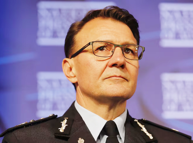 تمديد فترة تعيين مفوض الشرطة الفيدرالية الأسترالية ريس كيرشو