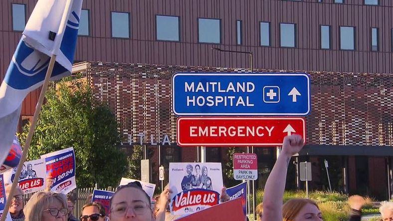 الممرضات يتجمعن في جميع أنحاء نيو ساوث ويلز خلال المفاوضات المتعثرة مع رئيس الحكومة