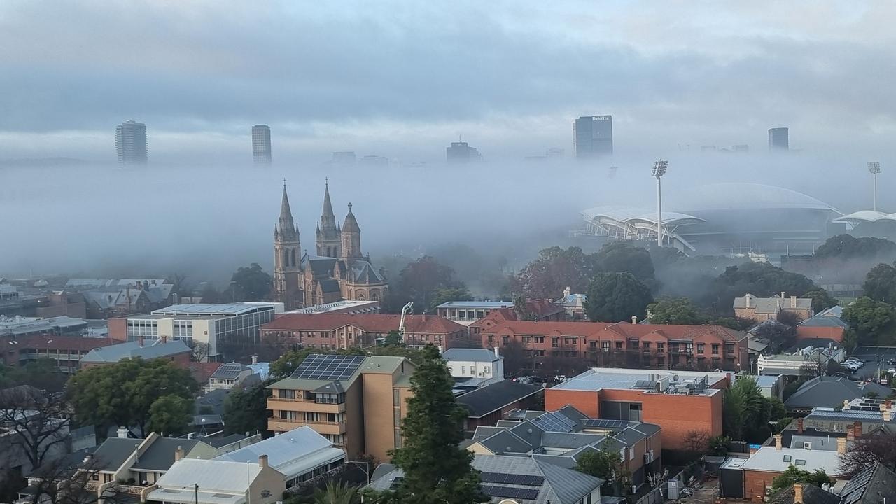 أديلايد تستعد لقصف من الأمطار هذا الأسبوع بعد أن غطى الضباب جنوب أستراليا