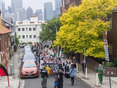 متظاهرون مؤيدون لفلسطين يتجهون إلى مقر إقامة رئيس الوزراء في كيربيلي ويتعهدون بالعودة كل شهرين